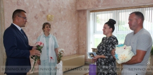 В отделе загс Сенненского райисполкома прошла торжественная регистрация рождения дочери в семье Анастасии и Дмитрия Молчановых