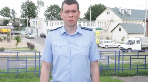 <p>Недавно в должность прокурора Сенненского района 
вступил Олег Антоненко
</p>