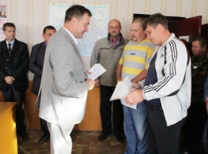 Першых тысячнікаў сярод вадзіцеляў павіншавалі з працоўнай перамогай