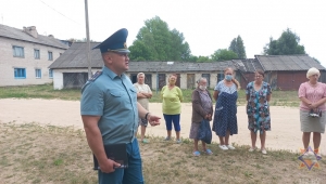 <p>Обсудили вопросы безопасности на сельском сходе</P>