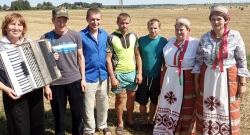 Адказнасць за пазітыўны настрой хлебаробаў у час жніва ўжо не першы год нясуць работнікі культуры <br />