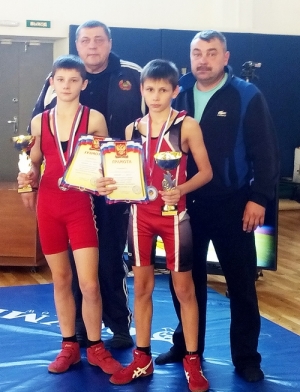 Поспехам для юных барцоў СДЮШАР завяршыліся чарговыя спаборніцтвы. На гэты раз выхаванцы сенненскіх трэнераў Анатоля Рыбчанкі і Анатоля Кучынскага прынялі ўдзел у адкрытым усерасійскім турніры памяці Уладзіміра Заікі, які праходзіў у Санкт-Пецярбургу