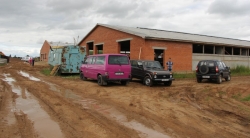 У СУП “Саўгас імя Машэрава”, а менавіта ў вёсцы Масоры, вядзецца будаўніцтва новай малочна-таварнай фермы на 600 галоў. Да канца сёлетняга года мяркуецца ўвесці ў эксплуатацыю адзін кароўнік на 200 галоў, даільную залу<br />