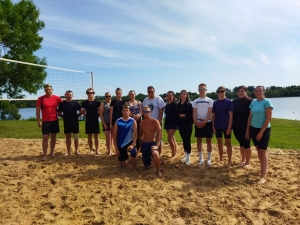 На центральном пляже г.Сенно прошел открытый турнир района по пляжному волейболу «Серебряный мяч»