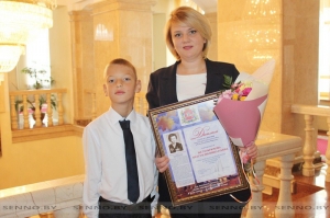 В Витебском облисполкоме наградили многодетных мам, удостоенных ордена Матери!