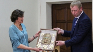 Дэлегацыя з галандскага горада Зёйдволдэ на днях наведала Сенненшчыну. У
 райвыканкаме прайшла сустрэча замежнікаў з кіраўніцтвам раёна, затым 
госці пабывалі на буйнейшых сацыяльных аб’ектах