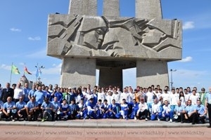 Спортсмены и гости II Игр стран СНГ, представители общественности почтили память погибших в годы Великой Отечественной войны