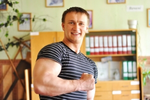 Молодой физрук из Богушевска пробудил интерес к тяжелой атлетике даже у девчат