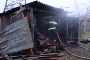 В Сенно горела хозпостройка