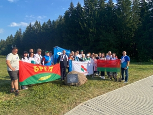 В парке 40-летия Победы заложили яблоневую аллею