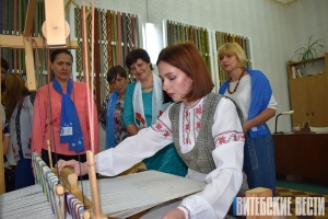 <P>В Сенненском районе близится к завершению создание 5-метрового рушника-оберега</P>