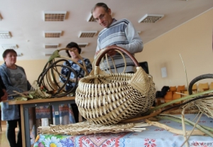 <p>В Ходцевском СДК мастер-класс по лозоплетению 
провёл Сергей Грунтов
</p>