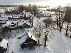 <p>Партизанское прошлое, живописные пейзажи и корова для многодетных: чем живут обитатели деревни Поршни</p>