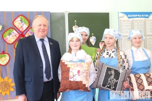 <p>Виктор Лискович принял участие в диалоговой площадке в Богушевской средней школе имени А.Марфицкого Сенненского района</P>