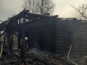 <p>В Сенненском районе неосторожность с огнём привела к пожару дома</p>