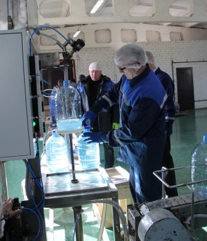 <p>На Богушевском спиртзаводе ОАО «Витебский
ликеро-водочный завод «Придвинье» запустили линию по производству
дезинфицирующего средства для обработки рук</p>