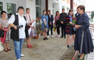 <p>Молодые специалисты прибывают в родные пенаты</p>
