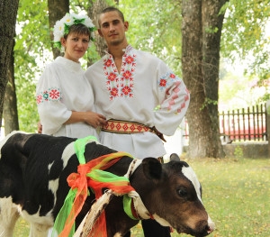 <span style="text-align: -webkit-center;">ЛЕПШУЮ ВЯСКОВУЮ СЯМ’Ю ВЫБРАЛІ НА СЕННЕНШЧЫНЕ</span>